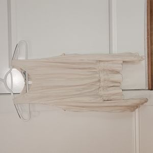 Do be open shoulder white long sleeve